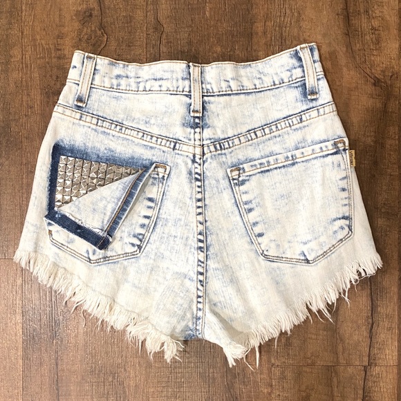 High waisted studded jean shorts - Picture 2 of 4
